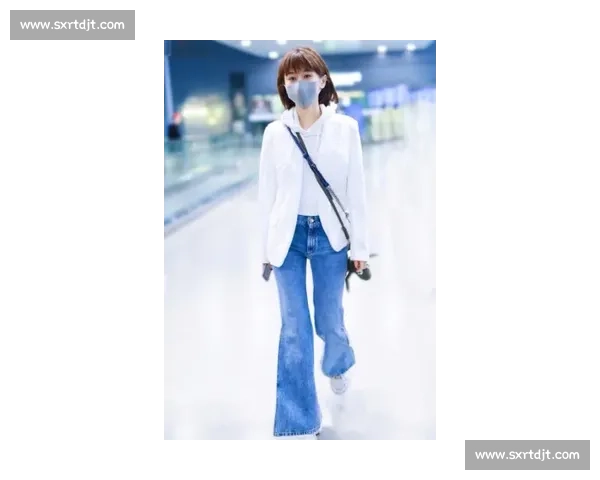 郑钦文柏林街拍:紫色网球包配 Labubu 玩偶,赛场外的个性符号